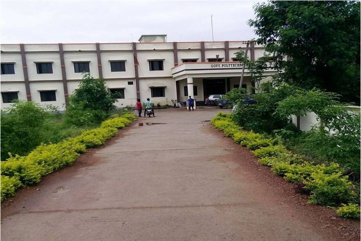https://cache.careers360.mobi/media/colleges/social-media/media-gallery/18065/2018/9/21/Campus View of Government Polytechnic Parkal_Campus-View.jpg